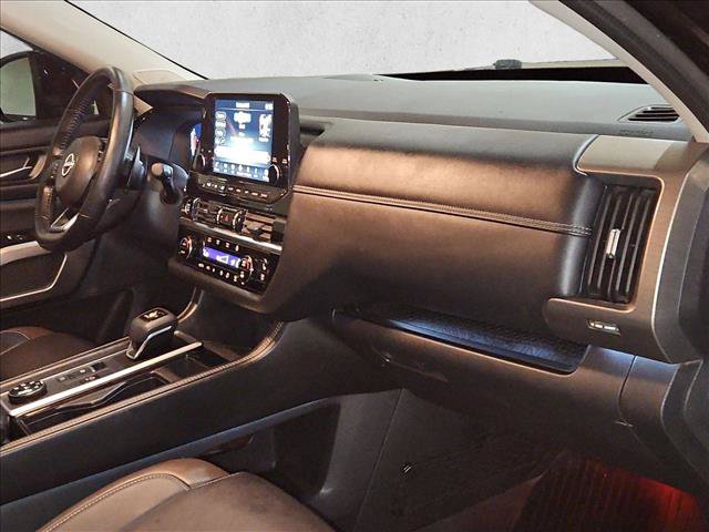 Used 2024 Nissan Pathfinder Platinum AWD/4WD image 19
