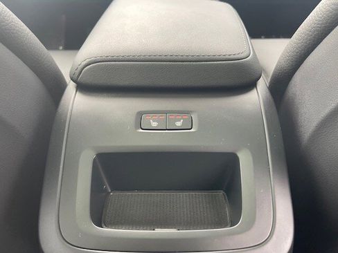 Used 2025 Volvo XC60 B5 Plus image 11