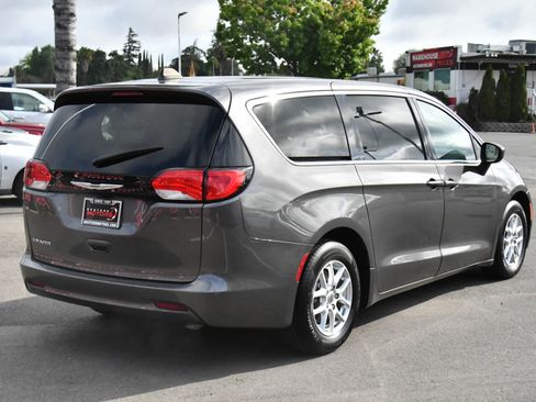 Used 2023 Chrysler Voyager LX image 8