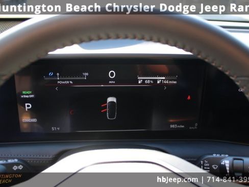 Used 2025 Nissan Ariya FWD image 22