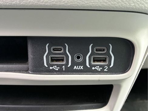 Used 2024 Chrysler Pacifica Touring-L FWD image 30