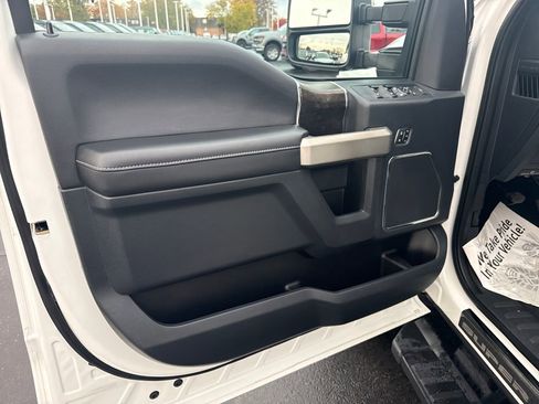 Used 2022 Ford F350 Lariat w/ Black Appearance Package image 33