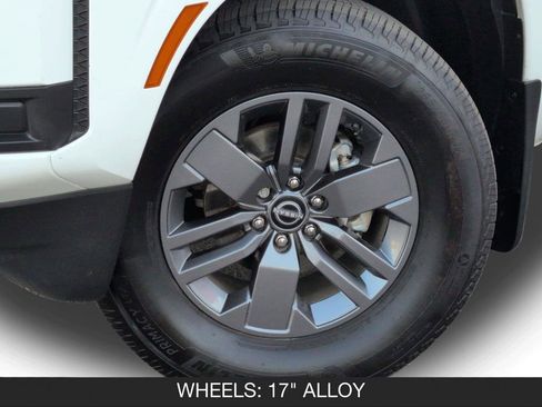 Certified 2025 Nissan Frontier SV RWD image 11