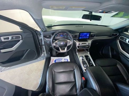 Used 2022 Ford Explorer XLT w/ Equipment Group 202A AWD/4WD image 35