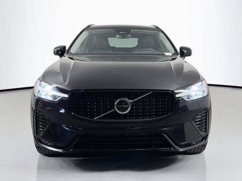 Used 2025 Volvo XC60 B5 Core AWD/4WD image 2