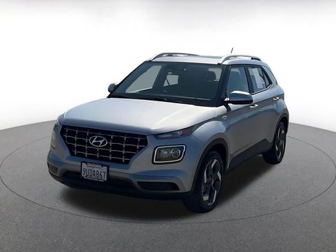 Used 2025 Hyundai Venue SEL image 7