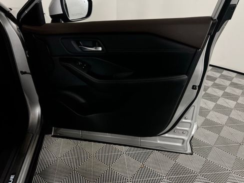 Used 2023 Nissan Rogue SL w/ SL Premium Package image 34