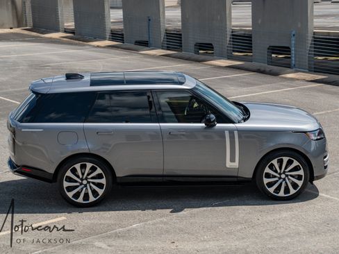 Used 2025 Land Rover Range Rover Autobiography AWD/4WD image 17