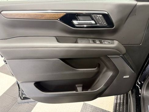 New 2026 Chevrolet Suburban High Country AWD/4WD image 17