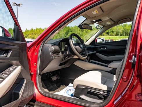 Used 2025 Honda Accord LX image 17