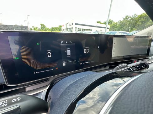 New 2026 Kia Carnival EX FWD image 35