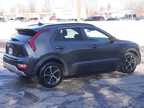 Used 2023 Kia Niro LX image 9