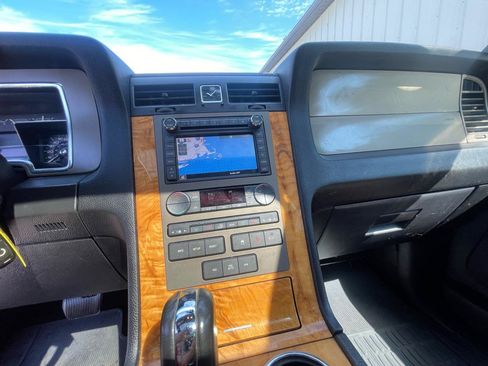 Used 2011 Lincoln Navigator 4WD w/ 101A Rapid Spec Order Code image 17
