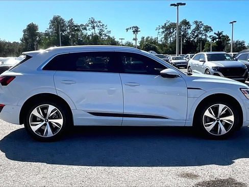 Used 2024 Audi Q8 e-tron Premium Plus image 4