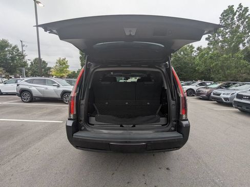 Used 2018 Cadillac Escalade Premium Luxury AWD/4WD image 6