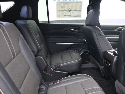New 2026 Chevrolet Traverse High Country w/ LPO, Floor Liner Package AWD/4WD image 8