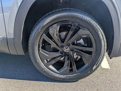 Certified 2022 Volkswagen Atlas SE image 11