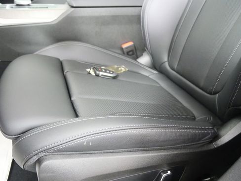 Used 2025 BMW 330i Sedan image 10