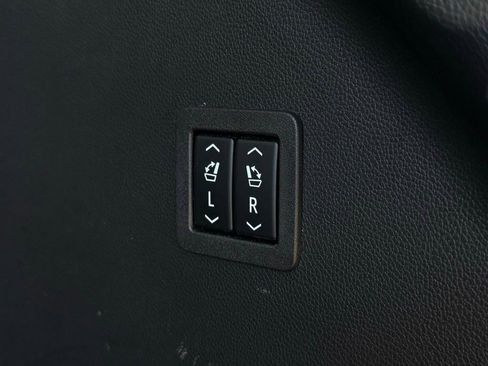 Used 2023 Buick Enclave Avenir w/ Avenir Technology Package image 19