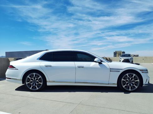 Certified 2024 Genesis G90 3.5T image 7