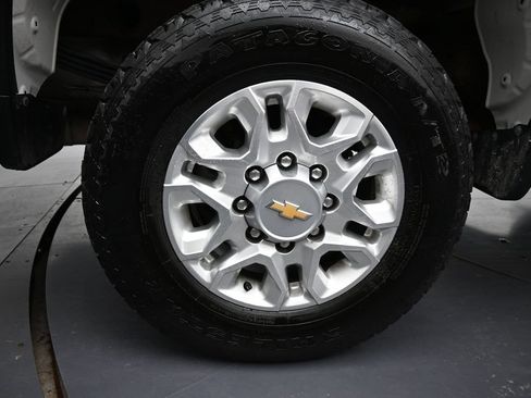 Used 2023 Chevrolet Silverado 2500 LT AWD/4WD image 33