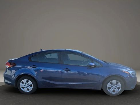 Used 2017 Kia Forte LX image 5
