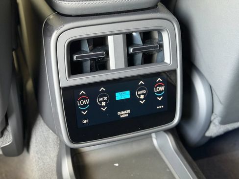 New 2026 Porsche Taycan GTS AWD/4WD image 31