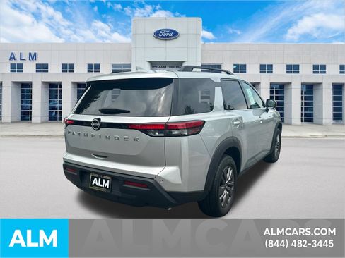Used 2025 Nissan Pathfinder SV FWD image 5