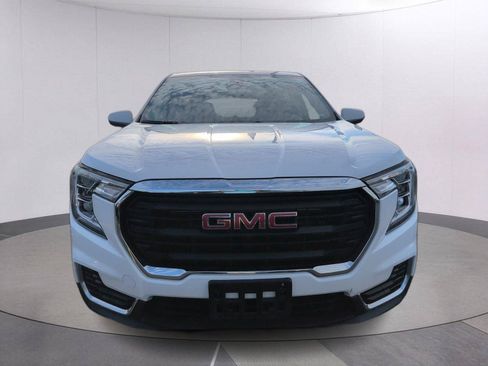 Used 2024 GMC Terrain SLE FWD image 10