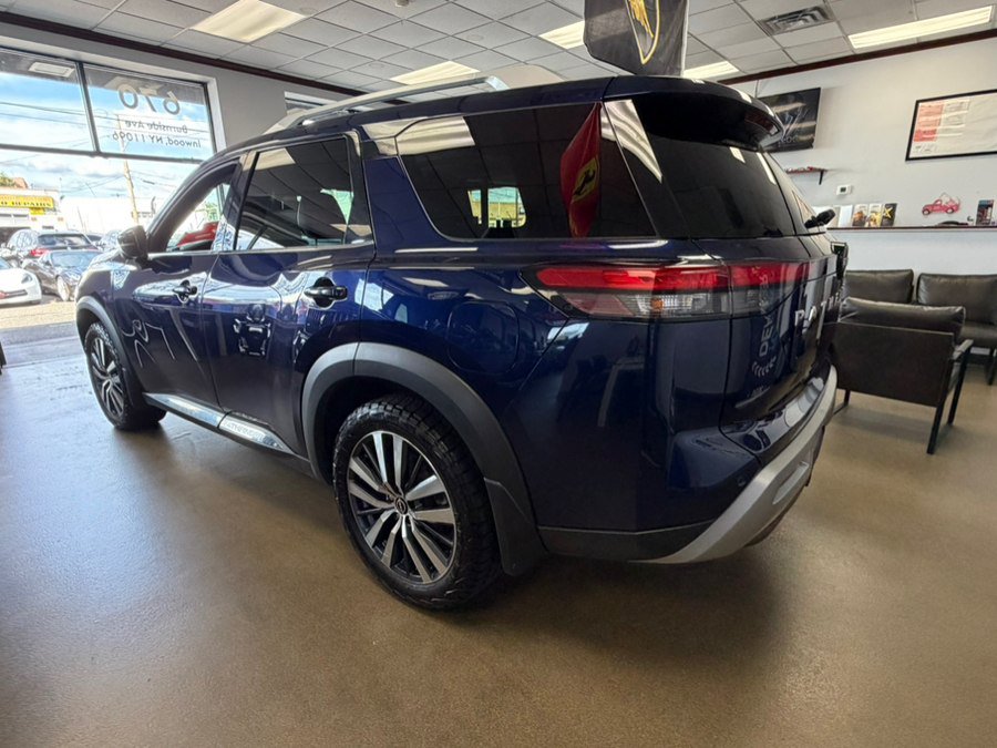 Used 2022 Nissan Pathfinder Platinum AWD/4WD image 11