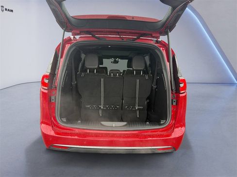 New 2026 Chrysler Pacifica Select image 19