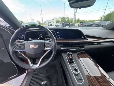 Used 2024 Cadillac Escalade Premium Luxury w/ Performance Package AWD/4WD image 20