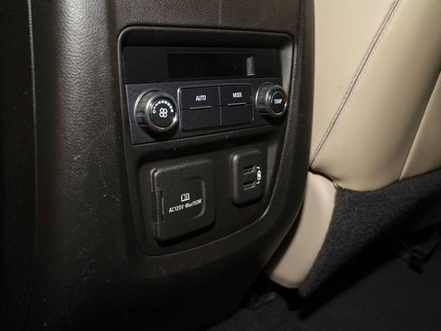 Used 2018 Buick Enclave Essence FWD image 8