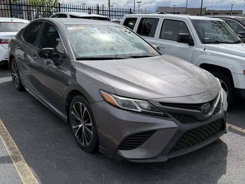 Used 2019 Toyota Camry SE w/ Convenience Package FWD image 1