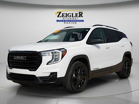 Used 2023 GMC Terrain SLT w/ Tech Package AWD/4WD image 3