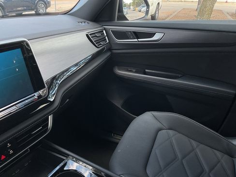 Used 2025 Volkswagen Atlas Cross Sport SE image 35