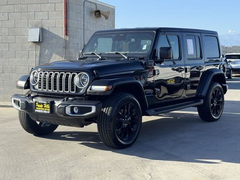 Certified 2025 Jeep Wrangler Sahara AWD/4WD image 3