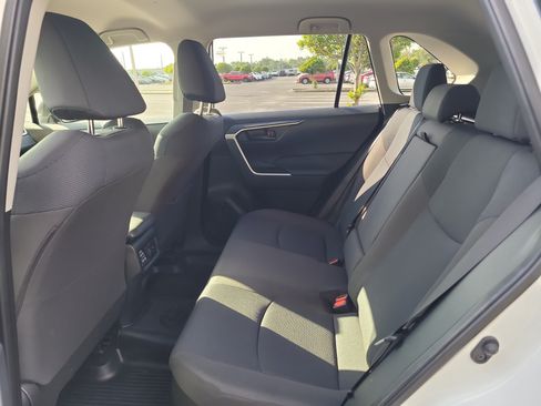 Used 2022 Toyota RAV4 LE AWD/4WD image 14
