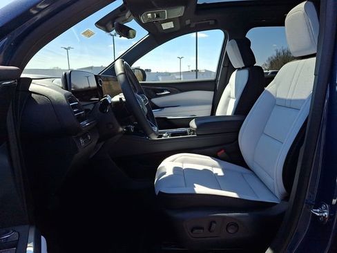 New 2026 Chevrolet Traverse High Country w/ LPO, Floor Liner Package FWD image 10