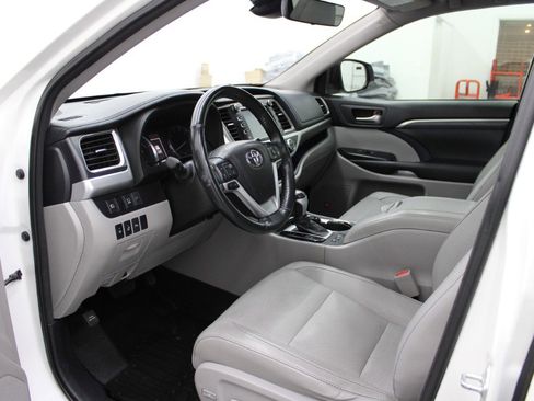 Used 2017 Toyota Highlander Limited Platinum image 7