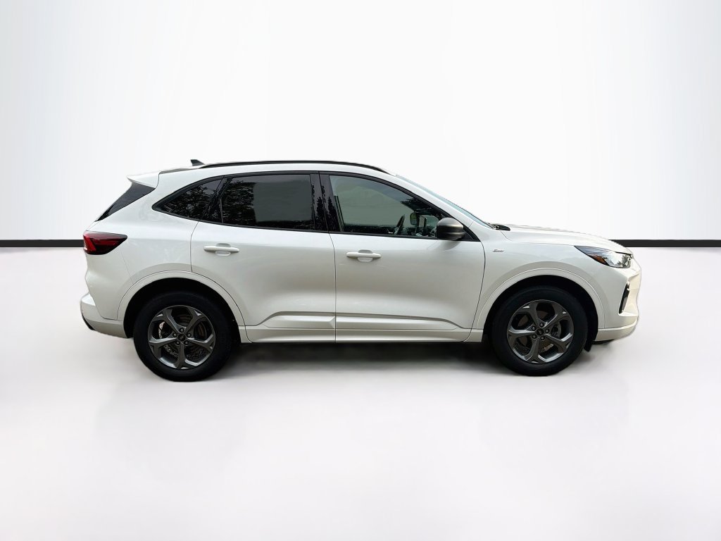 Certified 2023 Ford Escape ST-Line w/ Tech Pack #1 AWD/4WD image 4