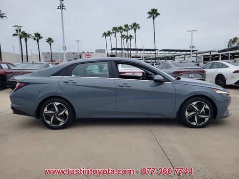 Used 2022 Hyundai Elantra Limited image 3