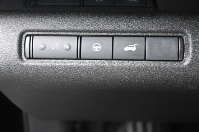 Certified 2025 Nissan Pathfinder SV FWD image 22