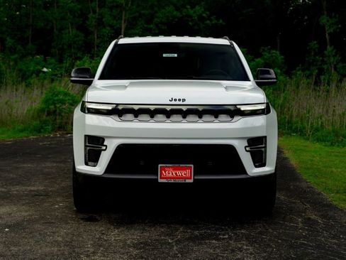 New 2026 Jeep Grand Wagoneer L 2WD image 4