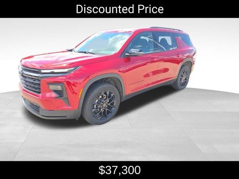 Used 2024 Chevrolet Traverse LT w/ Midnight/Sport Edition AWD/4WD image 3