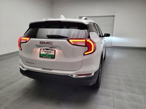Used 2024 GMC Terrain SLT image 7