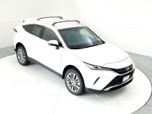 Certified 2024 Toyota Venza XLE image 13