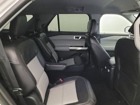 Used 2022 Ford Explorer XLT w/ Equipment Group 202A AWD/4WD image 19