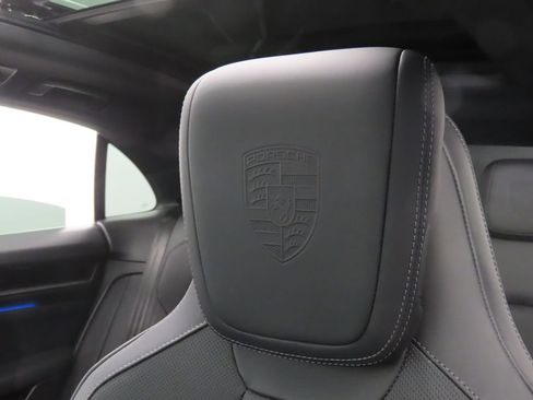Certified 2025 Porsche Macan 4S Electric AWD/4WD image 39