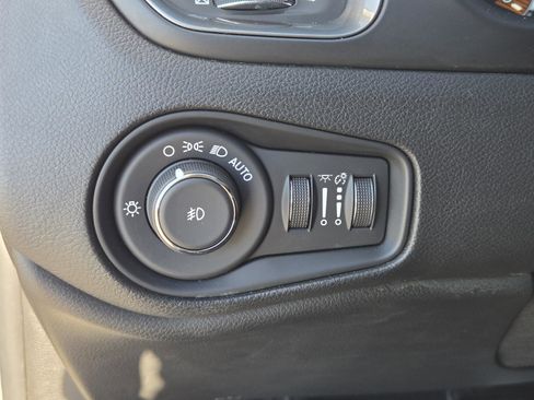 Certified 2022 Jeep Renegade Latitude image 20